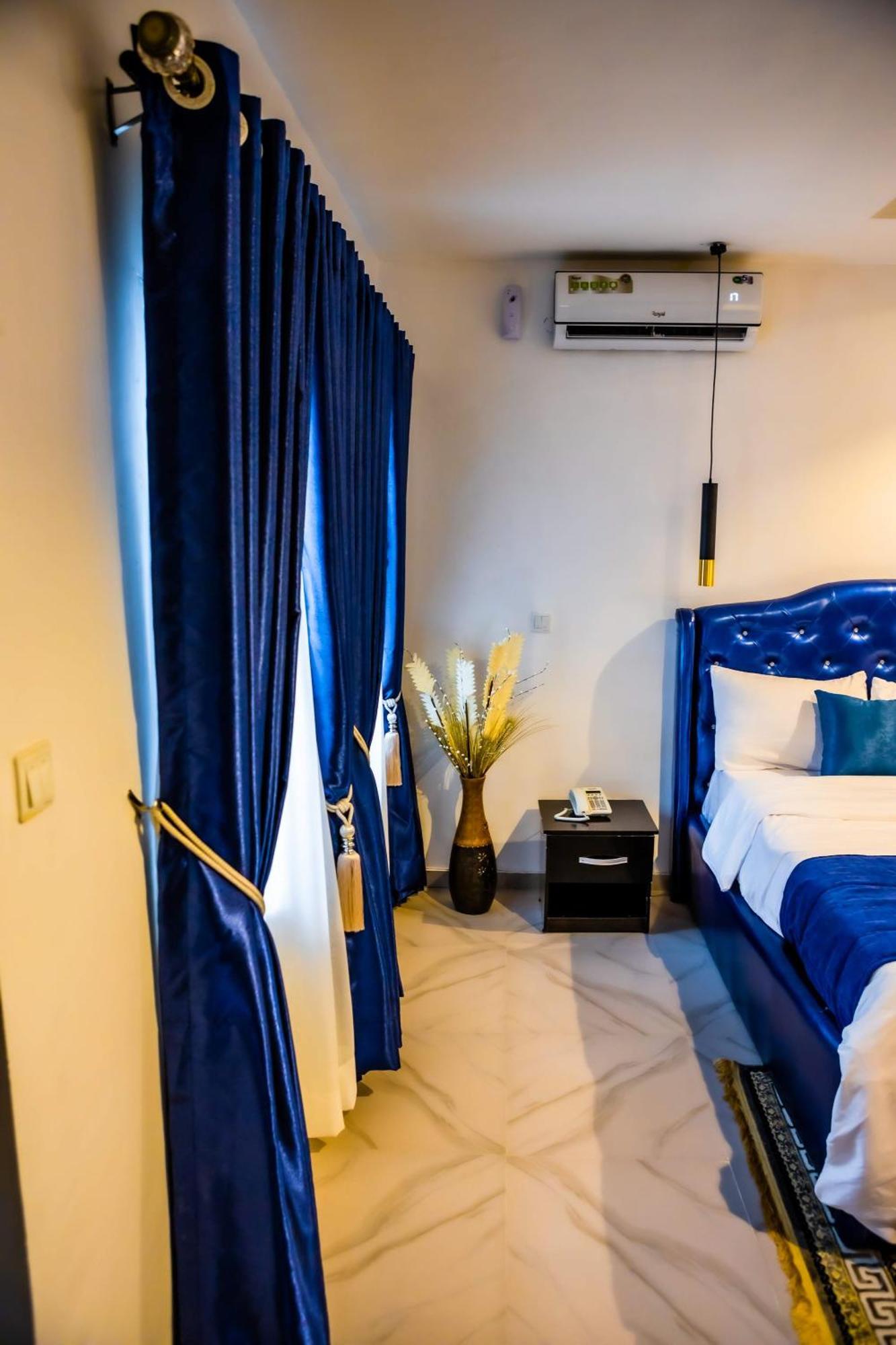 El Elyon Hotel And Suites Lagos Exteriör bild